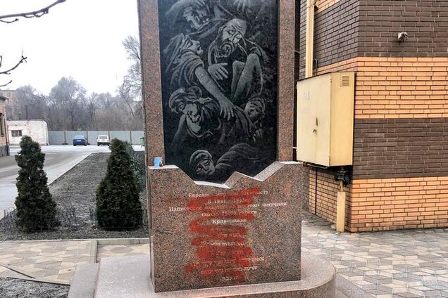 В Кривом Роге засудили мужчину, который надругался над памятником жертвам Холокоста