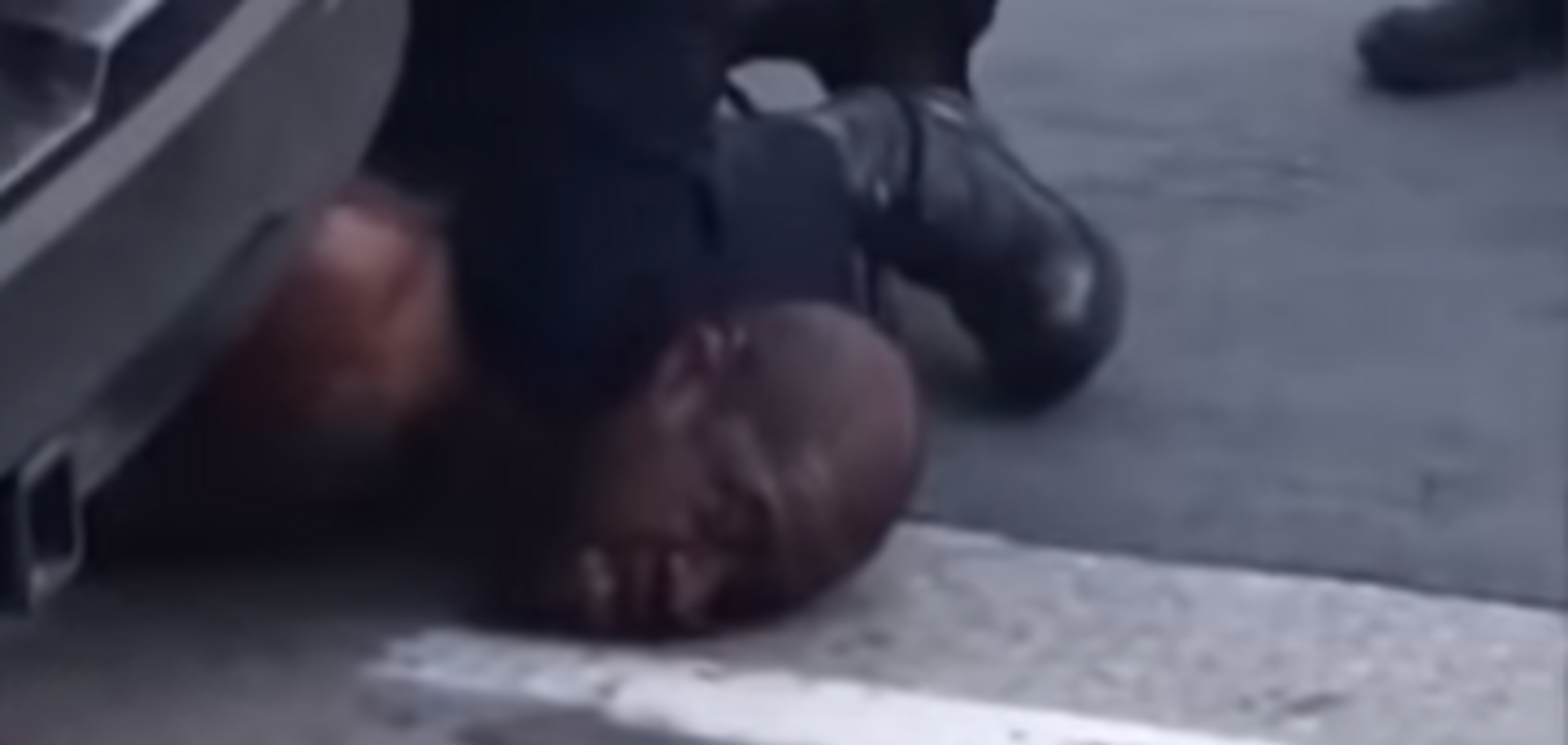 Как афроамериканец Флойд стал символом протестов в США: знаковое видео 18+