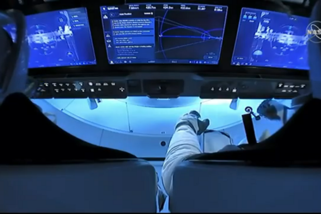 Crew Dragon Маска доставив астронавтів на МКС. Історичне відео