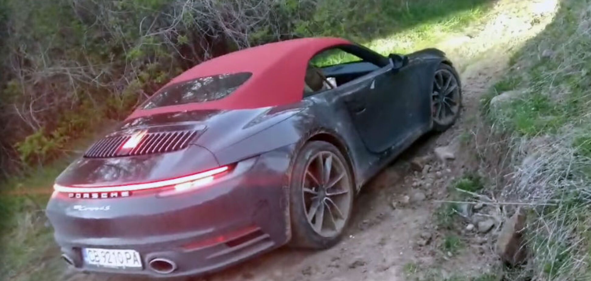 Новенький Porsche 911 ледве не вбили на гірському бездоріжжі