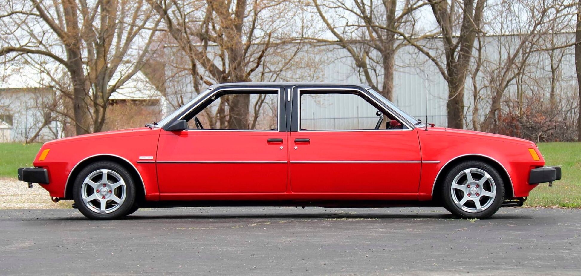 Два в одному: на аукціон виставили незвичайний 'тягништовхай'