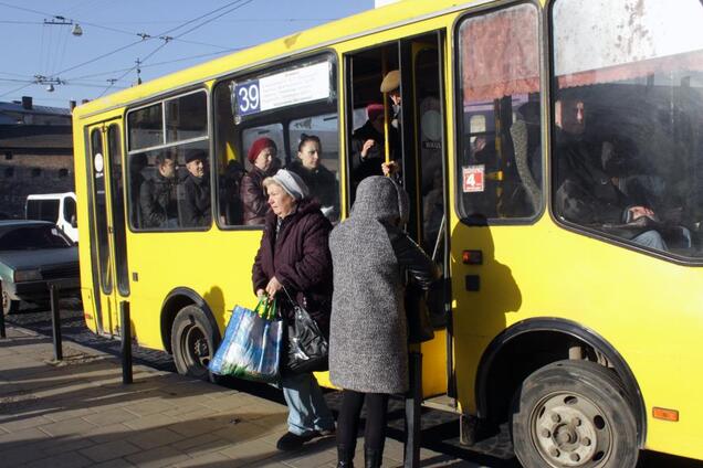 Шмыгаль рассказал, как будет работать транспорт в Украине с 11 мая