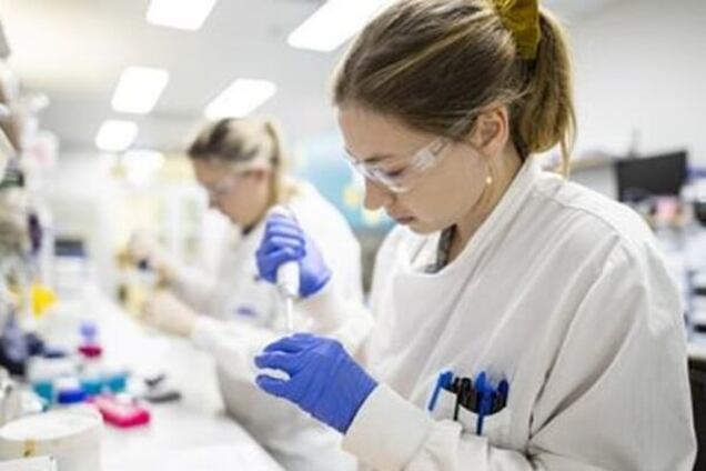 Світ б'ється за вакцину від коронавірусу: які препарати створені та випробовуються зараз