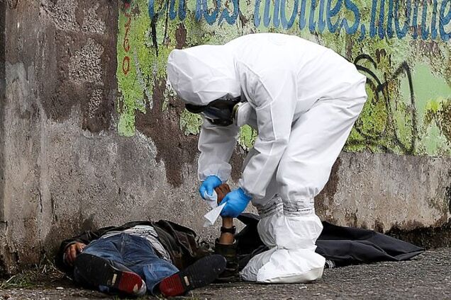 Вулиці Еквадору заповнили тіла померлих від COVID-19. Фото 18+