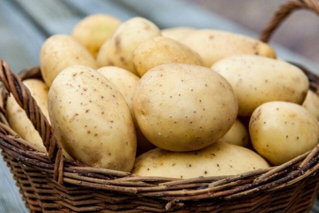 Молодой картофель: 5 простых способов его почистить