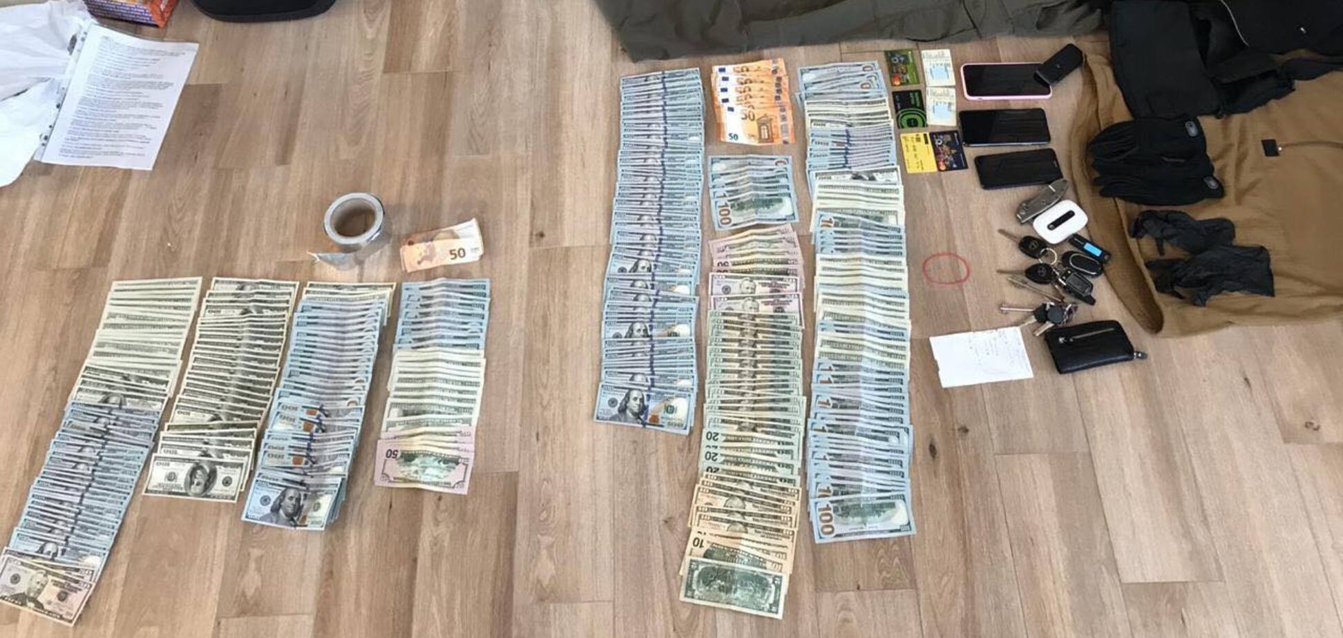 На Київщині затримані поліцейські та працівник СБУ