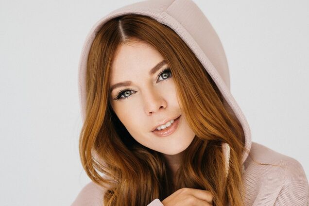 Подольська розбурхала пікантним фото в халаті без білизни