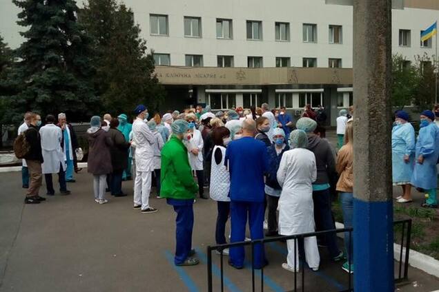 Киевским медикам за борьбу с COVID-19 заплатили 100 грн премии. Фотофакт