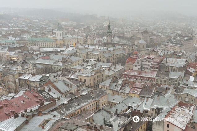 Во Львове в начале мая выпал снег: фото и видео бури
