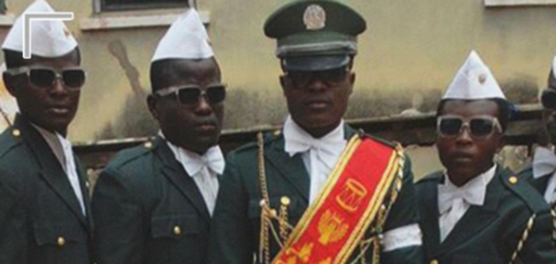 Залишайтеся вдома або танцюйте з нами! Мем-хлопці з труною зробили попередження