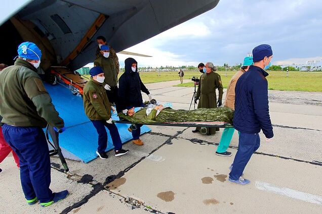 До Одеси прибув борт із 12 пораненими бійцями ЗСУ. Фоторепортаж