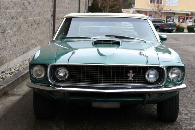 50-летний кабриолет Ford Mustang GT продают по цене двух новых