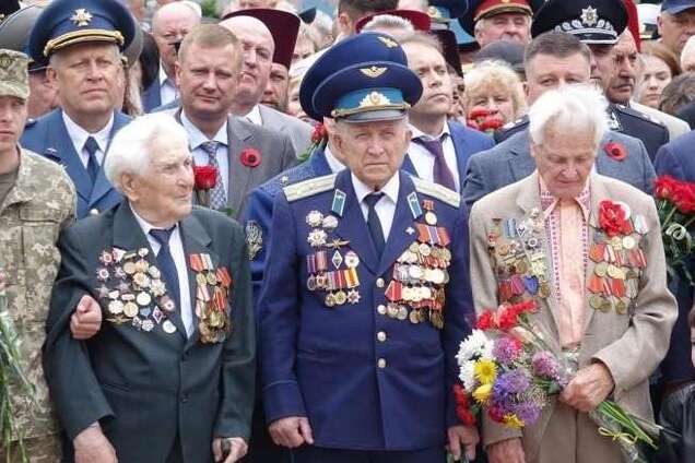 В Украине ветеранам войны к 9 мая дадут разовые выплаты: кто и сколько получит