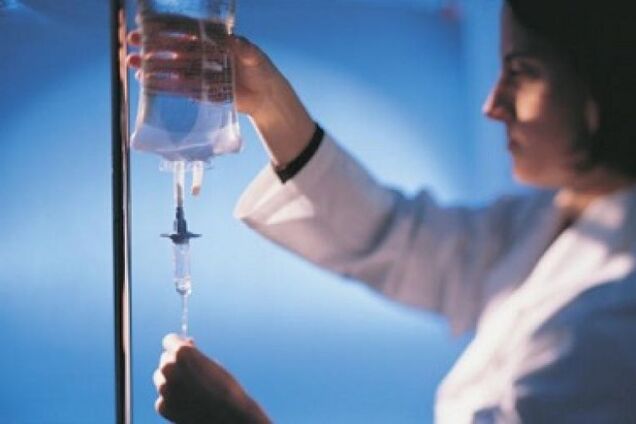 В Днепре спасают бойца ВСУ с тяжелой боевой травмой