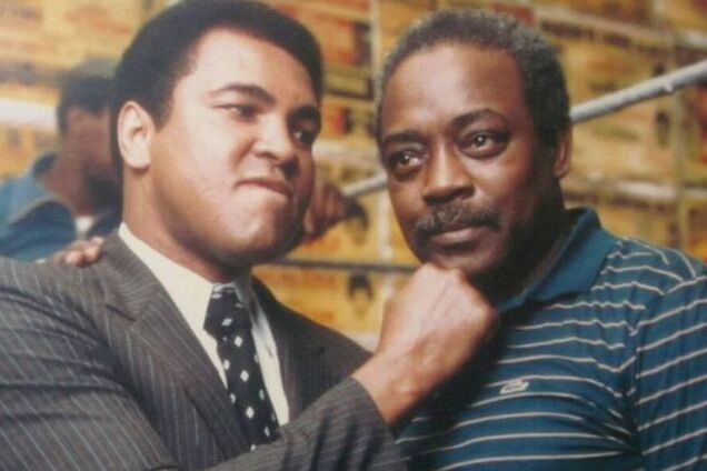 Джимми Гленн (справа)