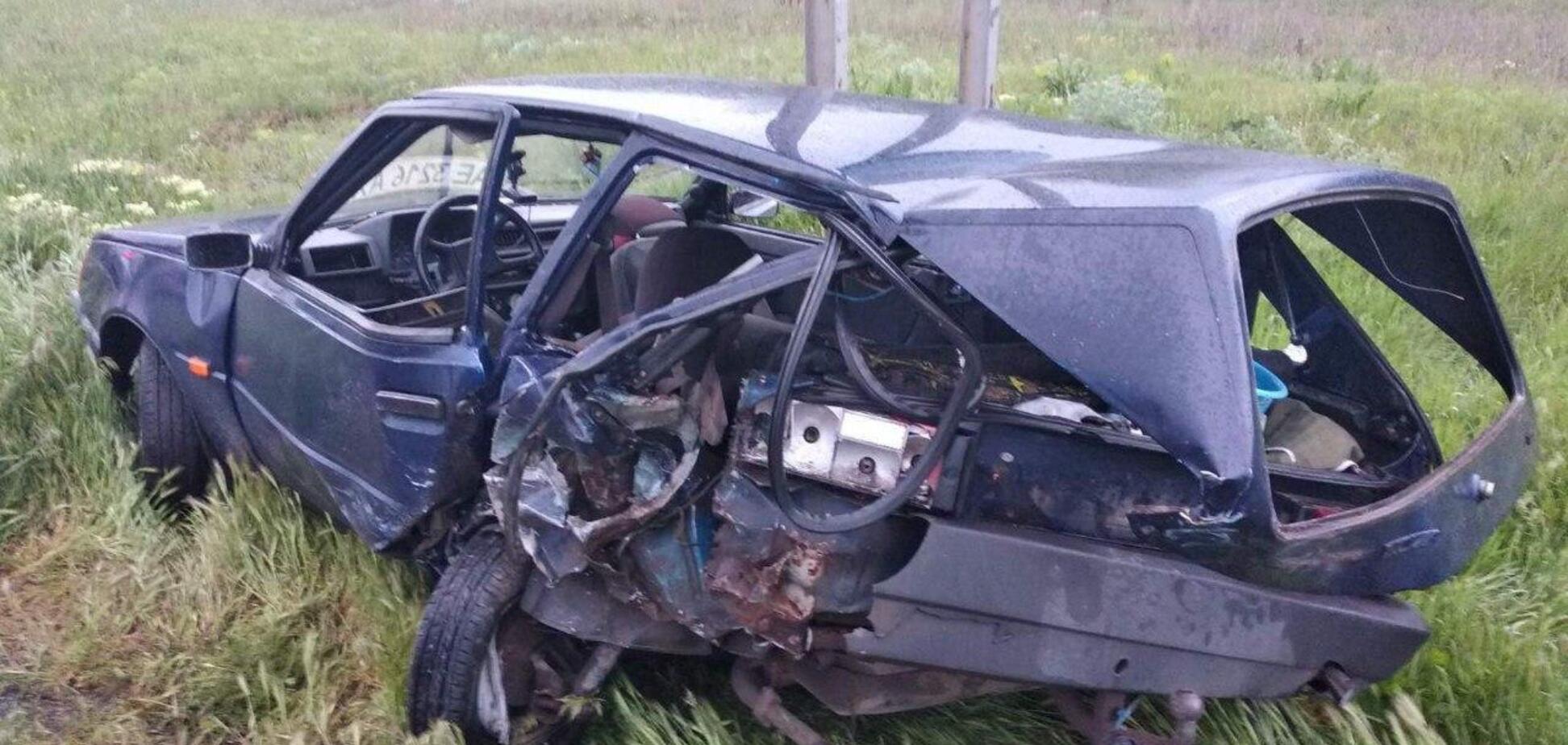 Под Днепром Mazda на огромной скорости влетела в ЗАЗ: авто превратилось в груду металла