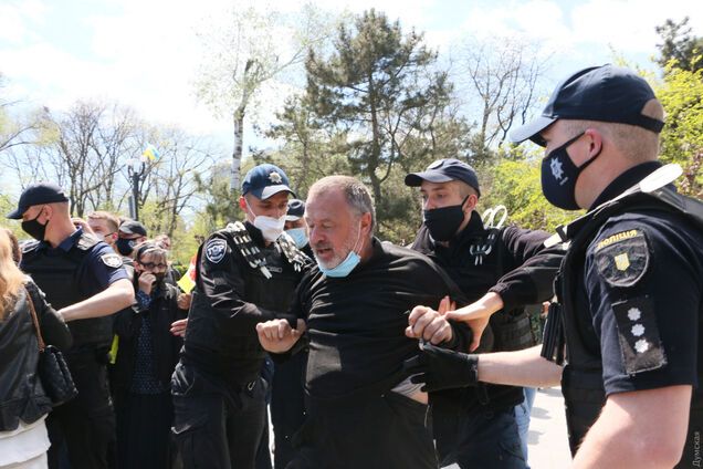 Георгіївські стрічки, бійки та символіка СРСР: в Одесі 9 травня пройшли масові сутички. Фото і відео