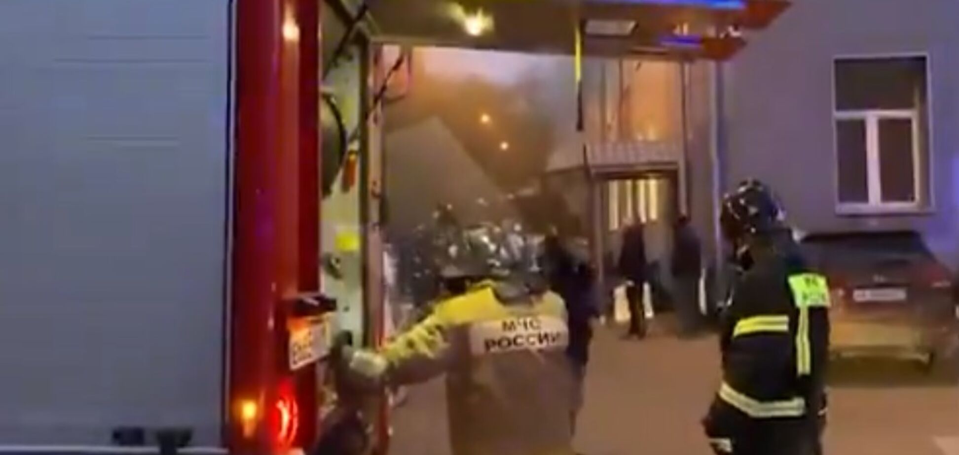 У московській лікарні для пацієнтів з COVID-19 сталася пожежа, є загиблий. Відео