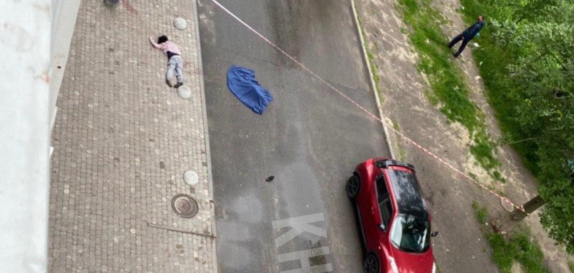 В Харькове мать с ребенком упали с 16-го этажа и разбились. Фото 18+ и новые подробности
