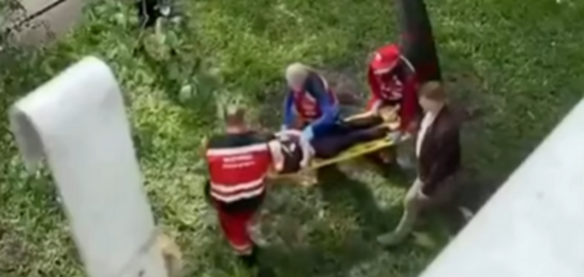 В Киеве девушка выжила после падения из окна