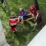 В Киеве девушка выжила после падения из окна