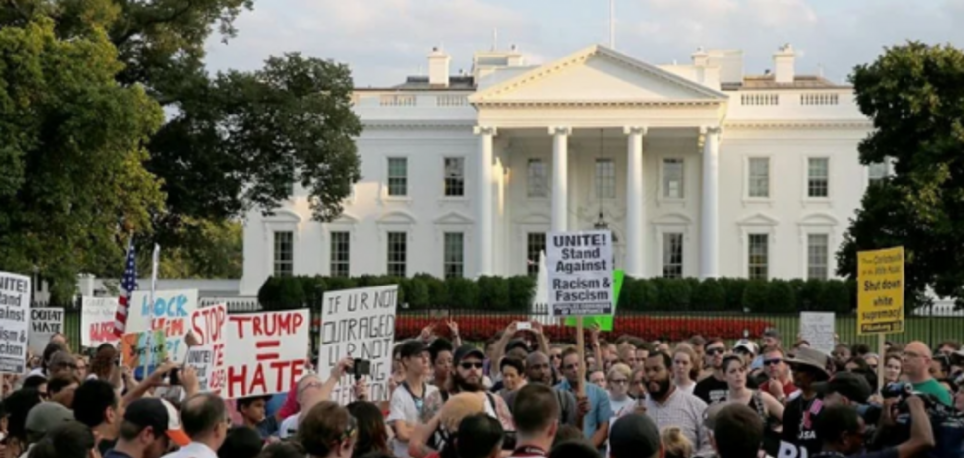 Протесты в США: Трампа спрятали в бункер в Вашингтоне и ввели комендантский час