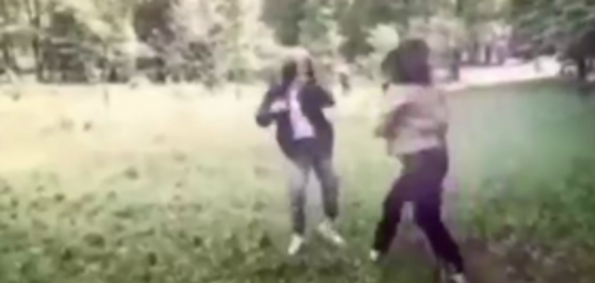 Драка девушек-подростков в Киеве