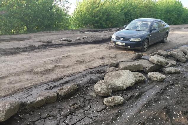 '30 км нужно ехать 1,5 часа': как выглядит худшая в Украине дорога