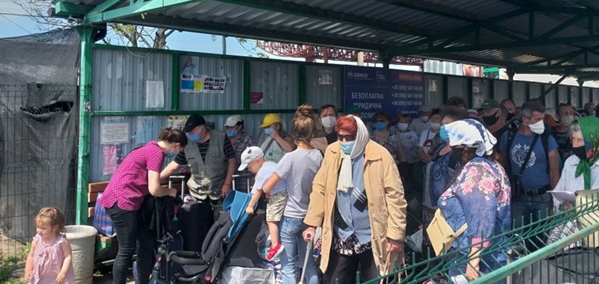 Террористы 'Л/ДНР' сорвали открытие КПВВ после карантина: люди в очередях теряли сознание. Фото