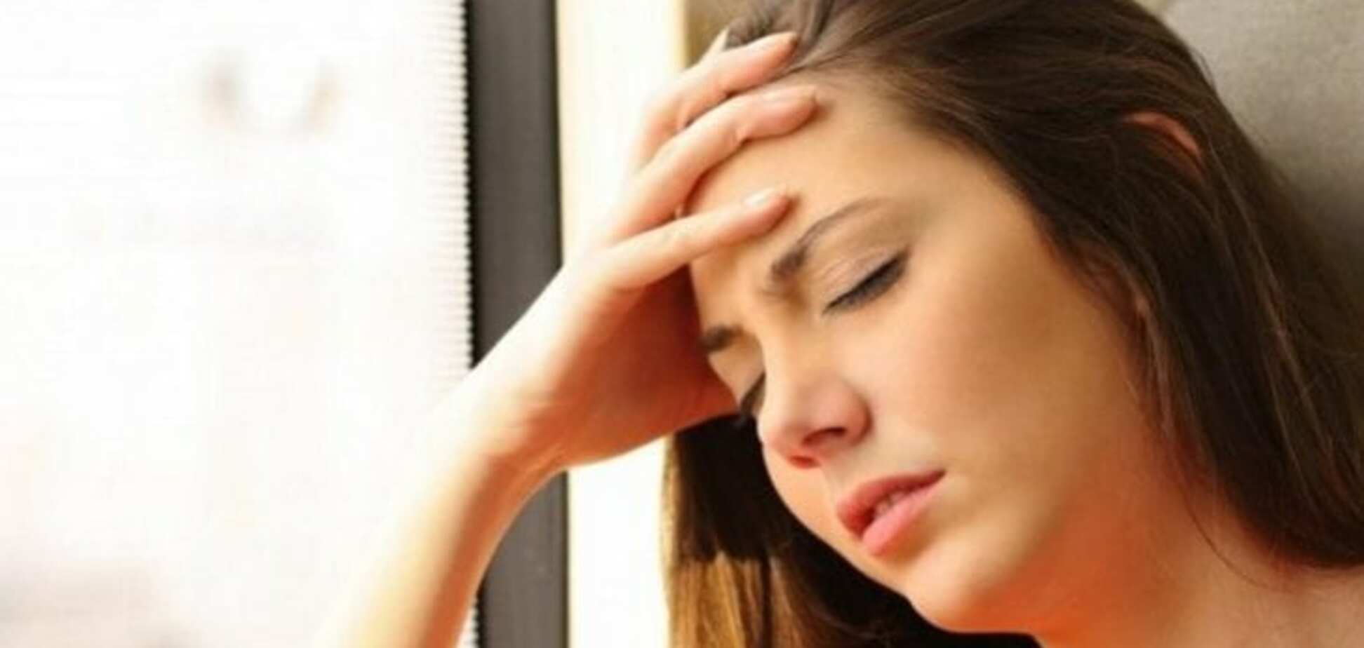 В Днепре потерявшую сознание девушку высадили из маршрутки: в сети скандал