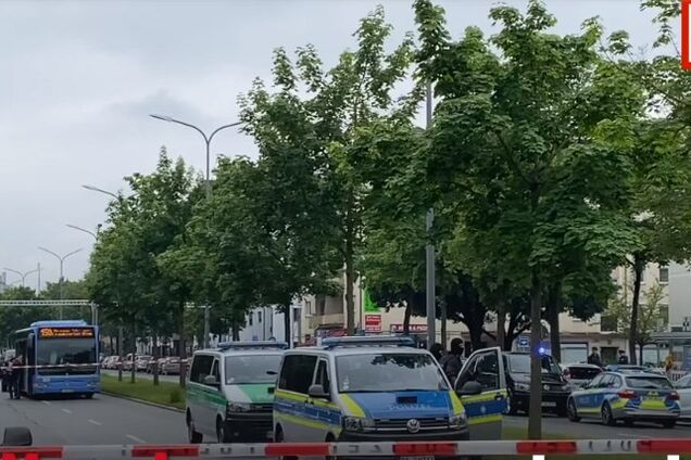 У Мюнхені 'Рокери пекла' влетіли у натовп на авто, є поранені. Фото та відео