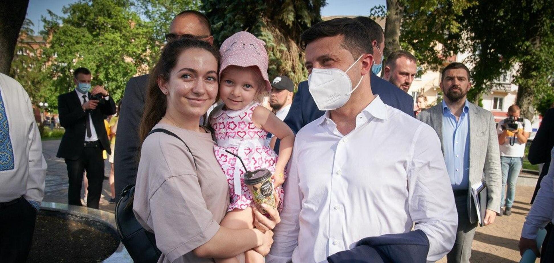 Зеленський після штрафу опублікував літнє селфі в масці