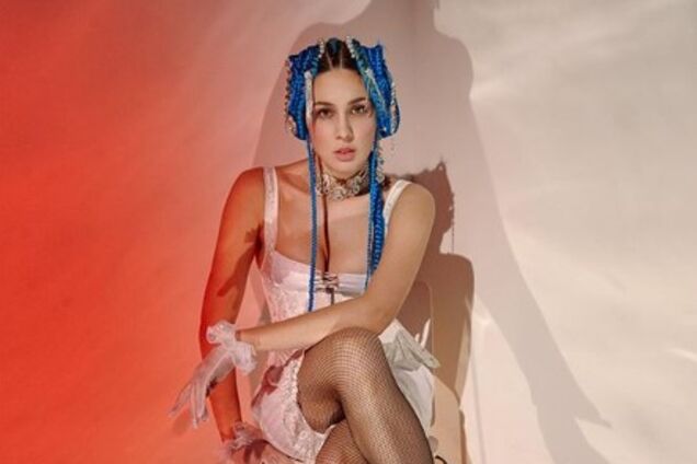 Maruv показала грудь в прозрачном боди: горячее фото