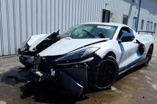 Разбитый Chevrolet Corvette более чем за 100 000 долларов