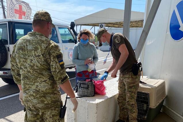 'Л / ДНР' заблокували роботу КПП