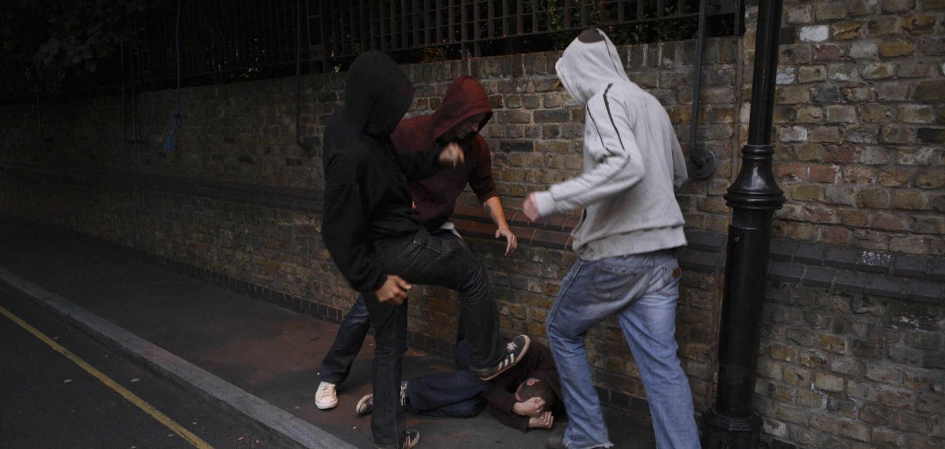 В Кривом Роге задержали мужчин, совершивших разбойное нападение посреди улицы