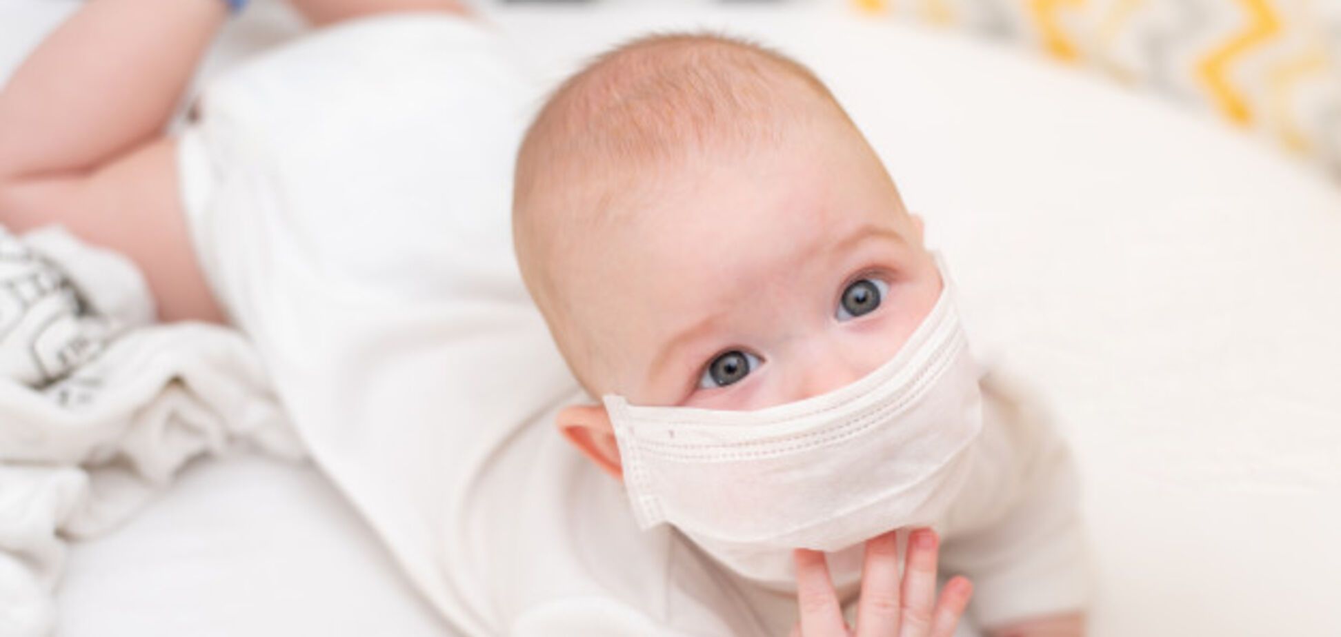 Мати з Каліфорнії пояснила ризики носіння медичних масок дітьми