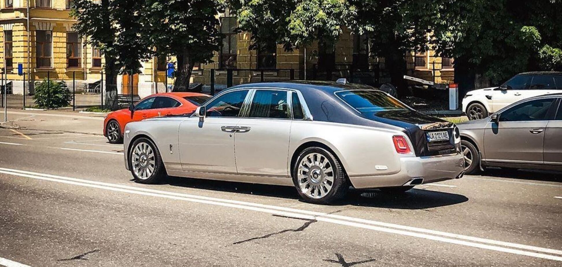 В Украине активно покупают новейший Rolls-Royce за 16 млн