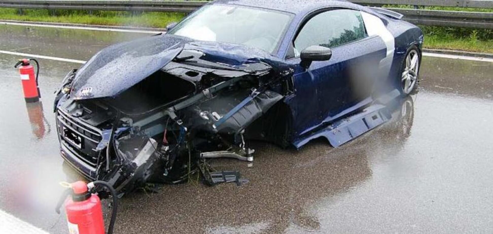 18-летняя девушка 'развалила' на трассе суперкар Audi R8