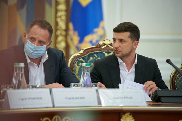 Зеленський закликав українців надягти маски й не бути легковажними