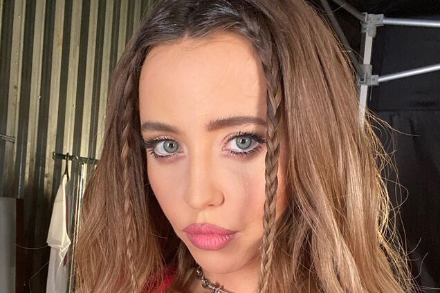 Дорофєєва показала пишні груди на камеру: пікантне фото