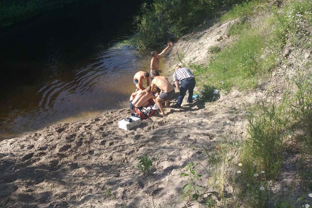 На Днепропетровщине 9-летний мальчик утонул в реке на глазах отдыхающих