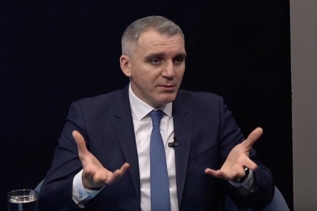 Мер Миколаєва показав середній палець під час суперечки з депутатами. Фото і відео