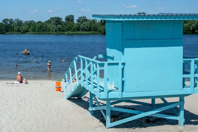 В Киеве толпы людей ринулись на пляж в разгар эпидемии