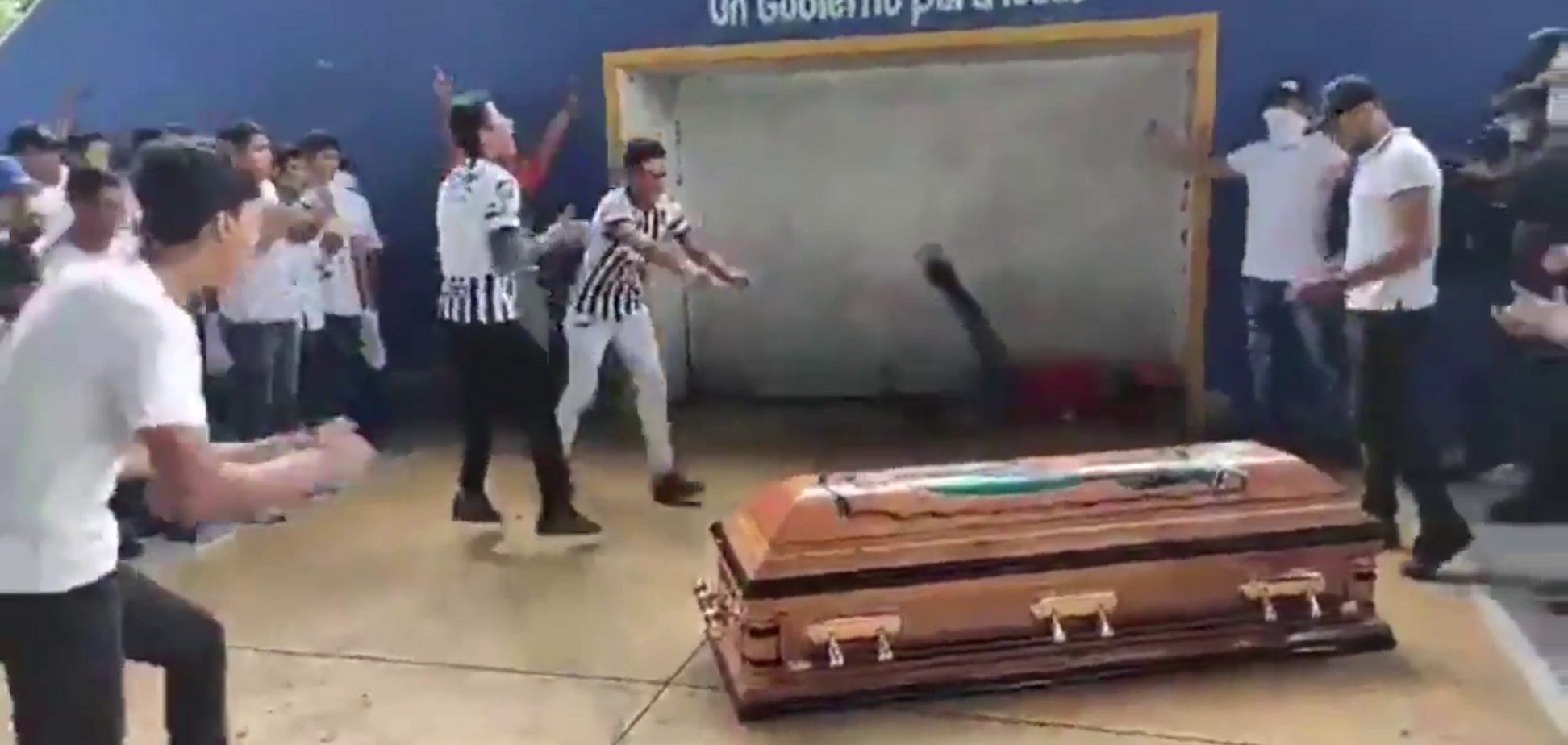 Убитий футболіст Олександр Мартинес 'забив' гол після смерті в Мексиці - опубліковано відео