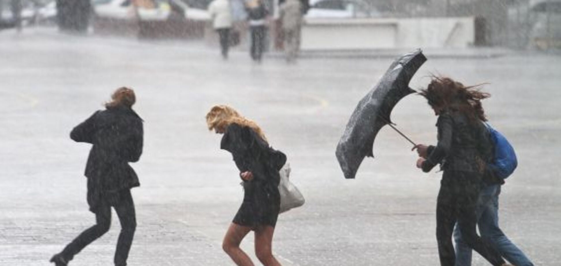 Украина окажется под ударом трех циклонов: дожди с грозами не отступят
