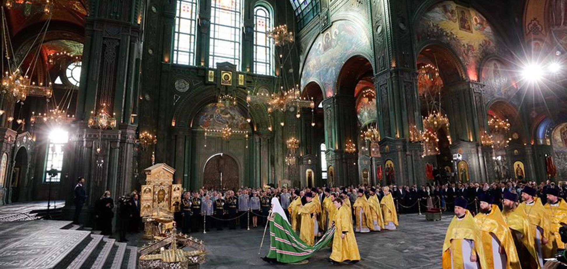 Патриарх Кирилл освятил главный храм ВС РФ и возмутил сеть. Фото и видео