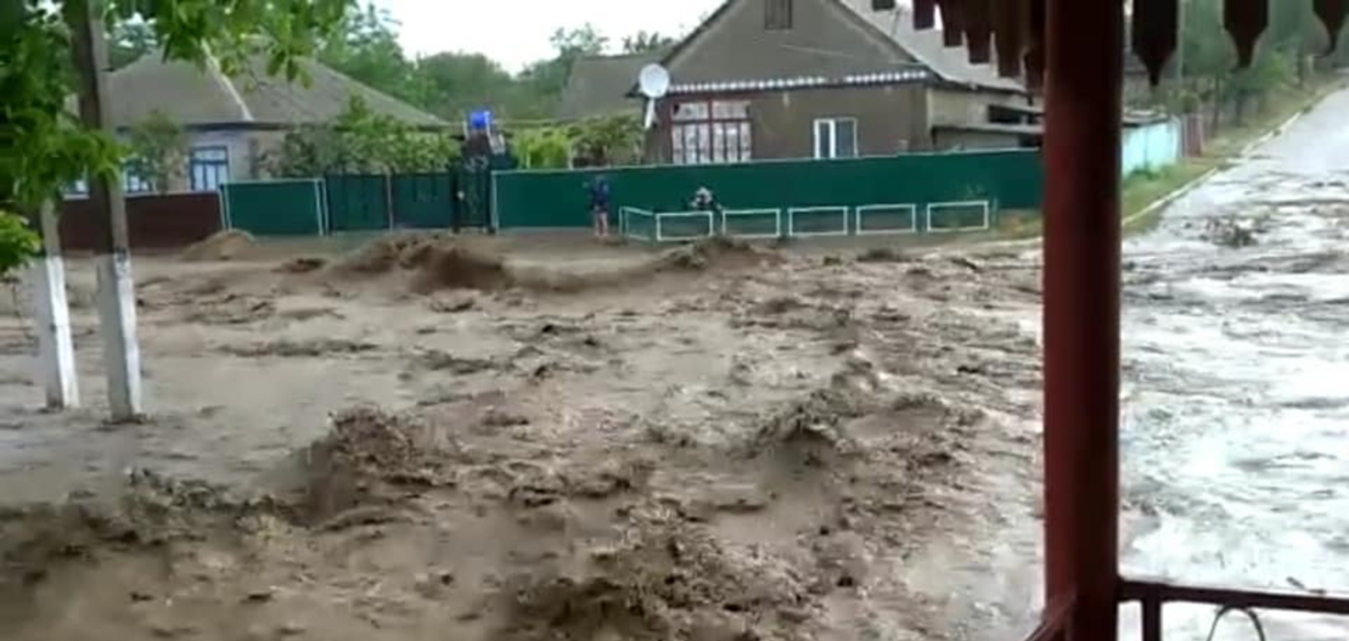 На Одещині після дощу затопило місто та села: відео катастрофи