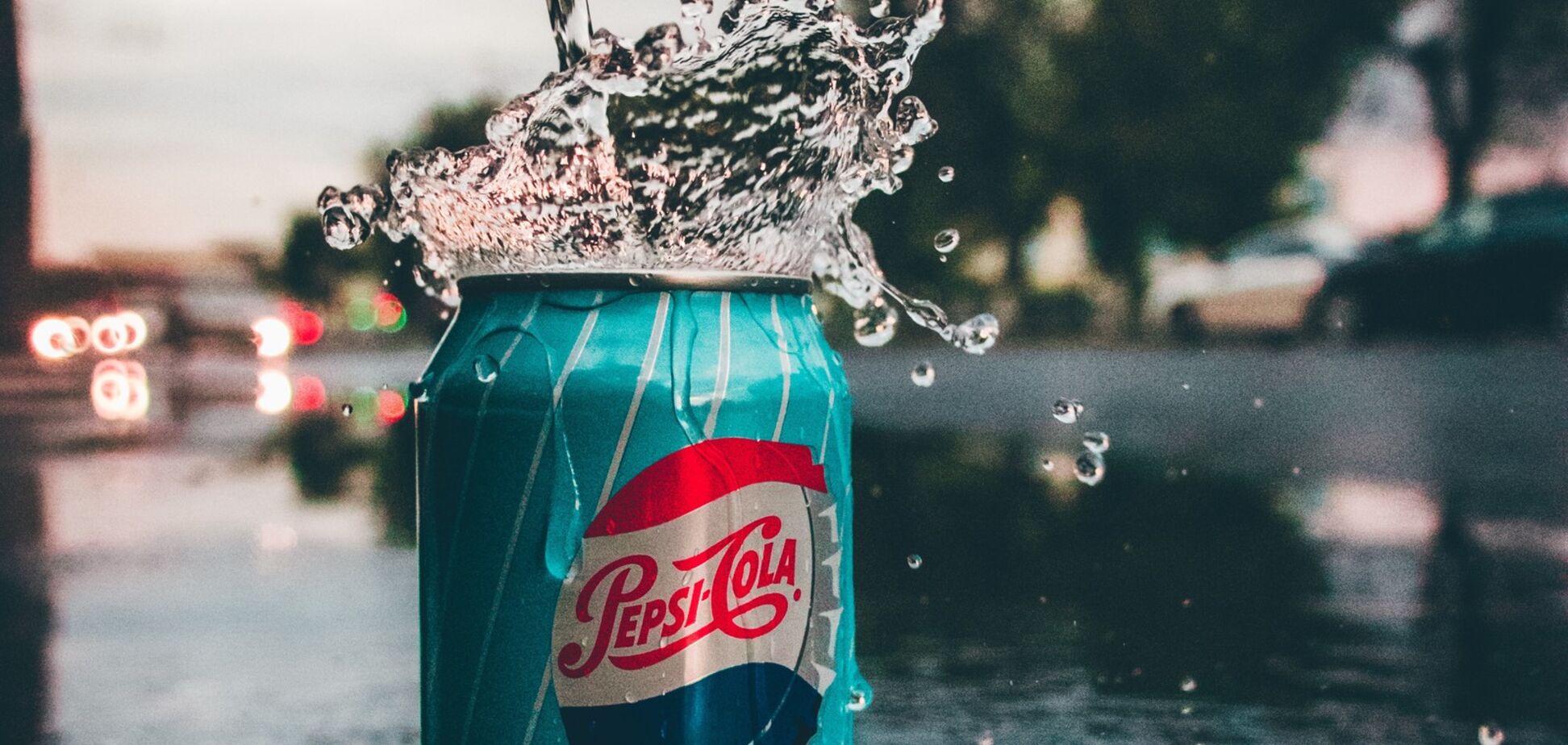 Як Pepsi Cola стала напоєм покоління: історія успіху бренду