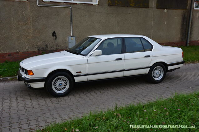 Продается BMW 7-Series, которая простояла в автосалоне 23 года